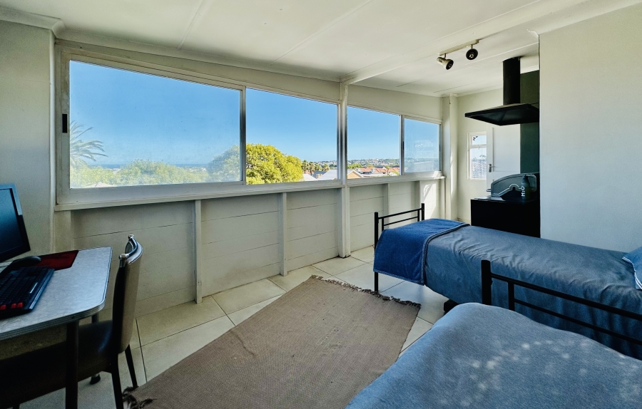 6 Bedroom Property for Sale in Onrus Western Cape